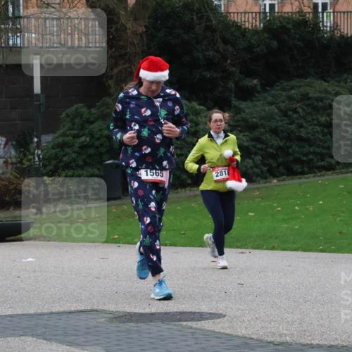 08.12.2024 - St. Pauli X-Mass-Run No. 14 Strokosch-Dieckow http://msf.ph/oto/7505327 08.12.2024 09:40:00 Laufen 1565, 2818 meine-sportfotos.de