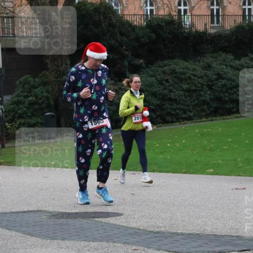 08.12.2024 - St. Pauli X-Mass-Run No. 14 Strokosch-Dieckow http://msf.ph/oto/7505330 08.12.2024 09:40:00 Laufen 1565, 2818 meine-sportfotos.de
