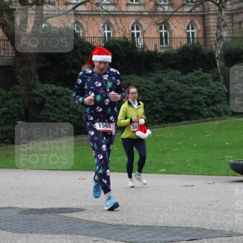 08.12.2024 - St. Pauli X-Mass-Run No. 14 Strokosch-Dieckow http://msf.ph/oto/7505334 08.12.2024 09:40:00 Laufen 1565, 281 meine-sportfotos.de