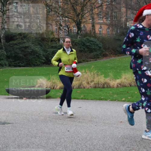 08.12.2024 - St. Pauli X-Mass-Run No. 14 Strokosch-Dieckow http://msf.ph/oto/7505345 08.12.2024 09:40:03 Laufen 2818, 1503 meine-sportfotos.de