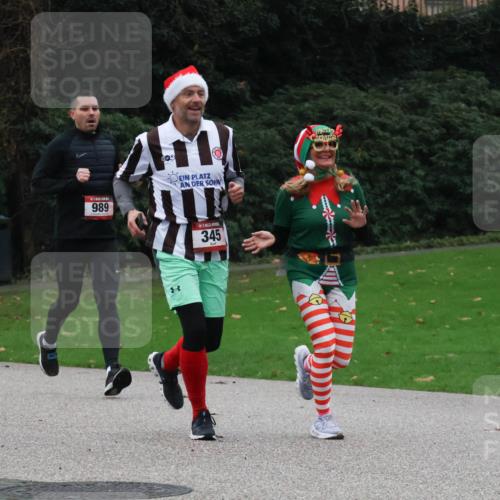 08.12.2024 - St. Pauli X-Mass-Run No. 14 Strokosch-Dieckow http://msf.ph/oto/7505357 08.12.2024 09:40:05 Laufen 989, 738, 345 meine-sportfotos.de