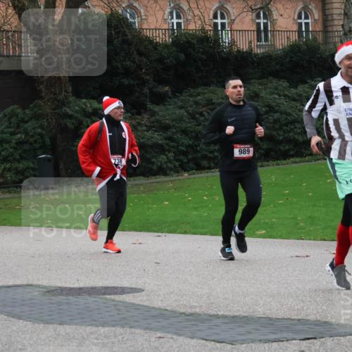08.12.2024 - St. Pauli X-Mass-Run No. 14 Strokosch-Dieckow http://msf.ph/oto/7505371 08.12.2024 09:40:06 Laufen 738, 5062, 989, 345 meine-sportfotos.de