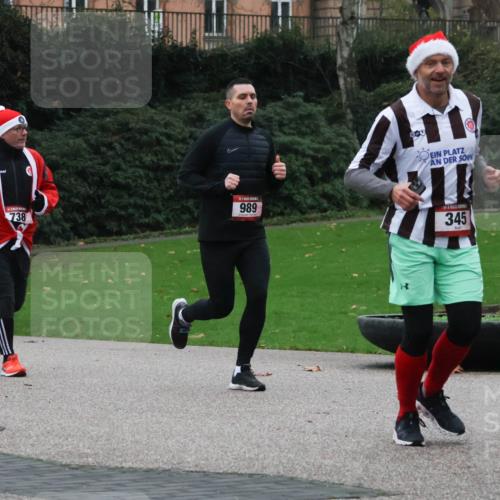 08.12.2024 - St. Pauli X-Mass-Run No. 14 Strokosch-Dieckow http://msf.ph/oto/7505373 08.12.2024 09:40:06 Laufen 989, 738, 345 meine-sportfotos.de