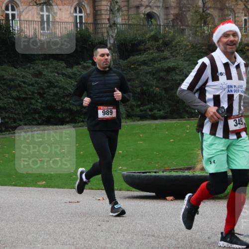 08.12.2024 - St. Pauli X-Mass-Run No. 14 Strokosch-Dieckow http://msf.ph/oto/7505375 08.12.2024 09:40:07 Laufen 38, 989, 345 meine-sportfotos.de