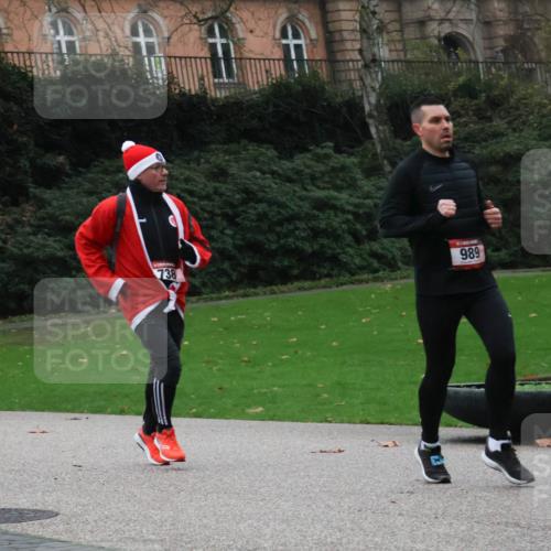 08.12.2024 - St. Pauli X-Mass-Run No. 14 Strokosch-Dieckow http://msf.ph/oto/7505378 08.12.2024 09:40:07 Laufen 738, 989 meine-sportfotos.de