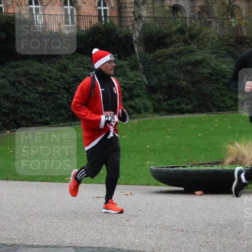 08.12.2024 - St. Pauli X-Mass-Run No. 14 Strokosch-Dieckow http://msf.ph/oto/7505382 08.12.2024 09:40:07 Laufen 738, 989 meine-sportfotos.de
