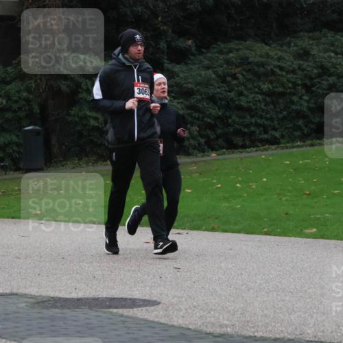 08.12.2024 - St. Pauli X-Mass-Run No. 14 Strokosch-Dieckow http://msf.ph/oto/7505391 08.12.2024 09:40:09 Laufen 3157, 3063 meine-sportfotos.de