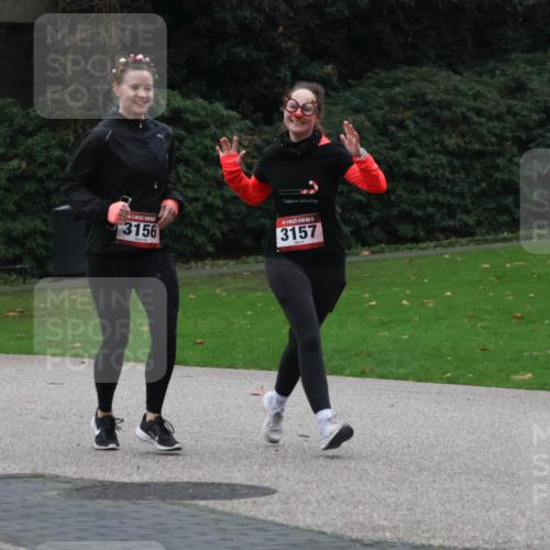 08.12.2024 - St. Pauli X-Mass-Run No. 14 Strokosch-Dieckow http://msf.ph/oto/7505405 08.12.2024 09:40:10 Laufen 3156, 14, 3157 meine-sportfotos.de