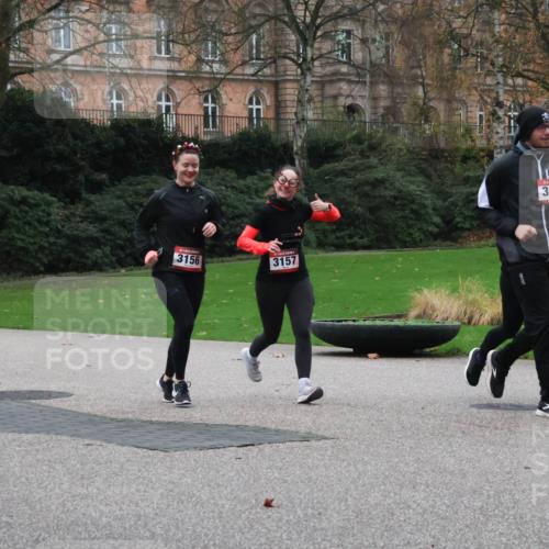 08.12.2024 - St. Pauli X-Mass-Run No. 14 Strokosch-Dieckow http://msf.ph/oto/7505417 08.12.2024 09:40:12 Laufen 3156, 3157, 3063 meine-sportfotos.de