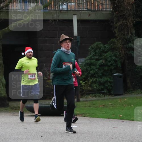 08.12.2024 - St. Pauli X-Mass-Run No. 14 Strokosch-Dieckow http://msf.ph/oto/7505421 08.12.2024 09:40:15 Laufen 30, 904, 418 meine-sportfotos.de