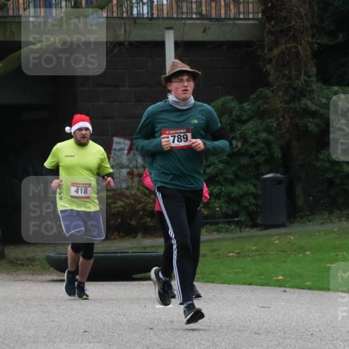 08.12.2024 - St. Pauli X-Mass-Run No. 14 Strokosch-Dieckow http://msf.ph/oto/7505422 08.12.2024 09:40:15 Laufen 904, 418, 14, 789 meine-sportfotos.de