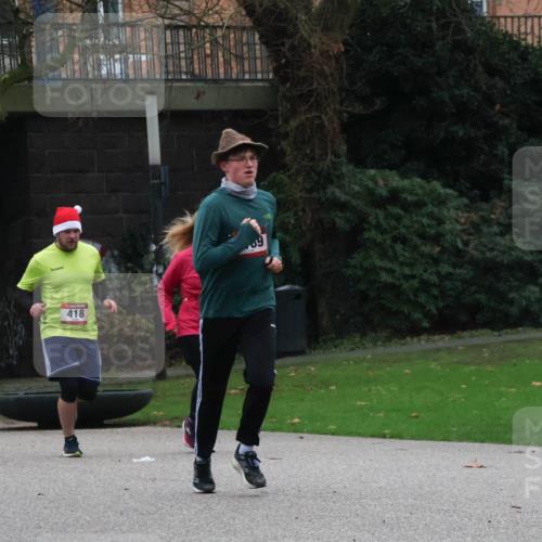 08.12.2024 - St. Pauli X-Mass-Run No. 14 Strokosch-Dieckow http://msf.ph/oto/7505426 08.12.2024 09:40:15 Laufen 79, 904, 418, 60 meine-sportfotos.de