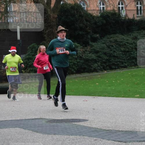 08.12.2024 - St. Pauli X-Mass-Run No. 14 Strokosch-Dieckow http://msf.ph/oto/7505430 08.12.2024 09:40:16 Laufen 791, 904, 418, 512, 789 meine-sportfotos.de