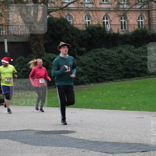 08.12.2024 - St. Pauli X-Mass-Run No. 14 Strokosch-Dieckow http://msf.ph/oto/7505434 08.12.2024 09:40:16 Laufen 418, 904, 512 meine-sportfotos.de