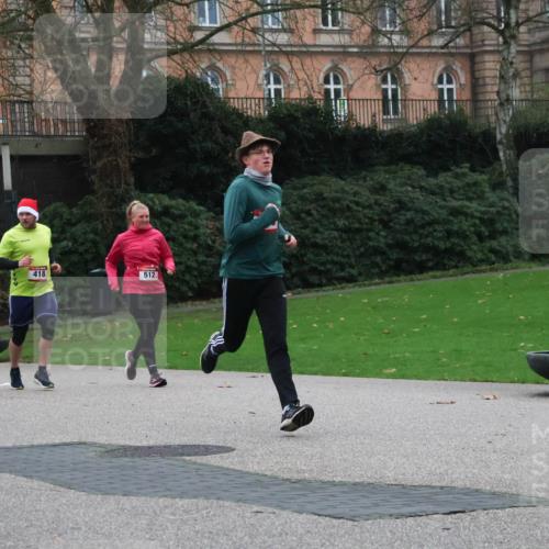 08.12.2024 - St. Pauli X-Mass-Run No. 14 Strokosch-Dieckow http://msf.ph/oto/7505435 08.12.2024 09:40:16 Laufen 791, 904, 418, 512 meine-sportfotos.de