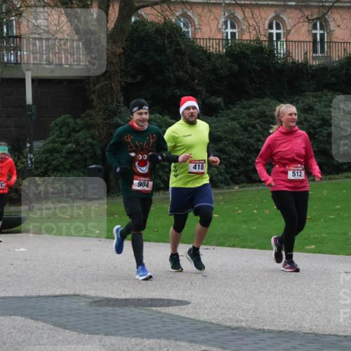 08.12.2024 - St. Pauli X-Mass-Run No. 14 Strokosch-Dieckow http://msf.ph/oto/7505444 08.12.2024 09:40:17 Laufen 904, 791, 418, 512 meine-sportfotos.de