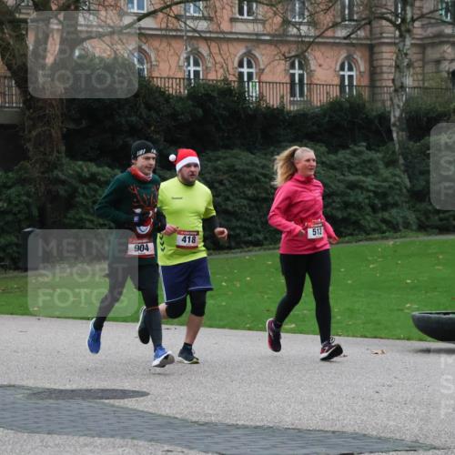 08.12.2024 - St. Pauli X-Mass-Run No. 14 Strokosch-Dieckow http://msf.ph/oto/7505447 08.12.2024 09:40:18 Laufen 791, 904, 418, 512 meine-sportfotos.de