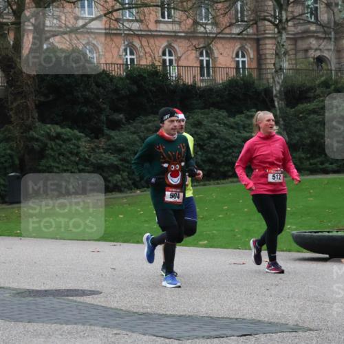 08.12.2024 - St. Pauli X-Mass-Run No. 14 Strokosch-Dieckow http://msf.ph/oto/7505451 08.12.2024 09:40:18 Laufen 791, 904, 512 meine-sportfotos.de
