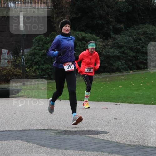 08.12.2024 - St. Pauli X-Mass-Run No. 14 Strokosch-Dieckow http://msf.ph/oto/7505461 08.12.2024 09:40:20 Laufen 84, 391, 791 meine-sportfotos.de