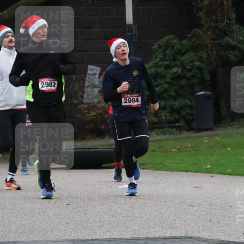 08.12.2024 - St. Pauli X-Mass-Run No. 14 Strokosch-Dieckow http://msf.ph/oto/7505474 08.12.2024 09:40:22 Laufen 3007, 3001, 2983, 2984 meine-sportfotos.de