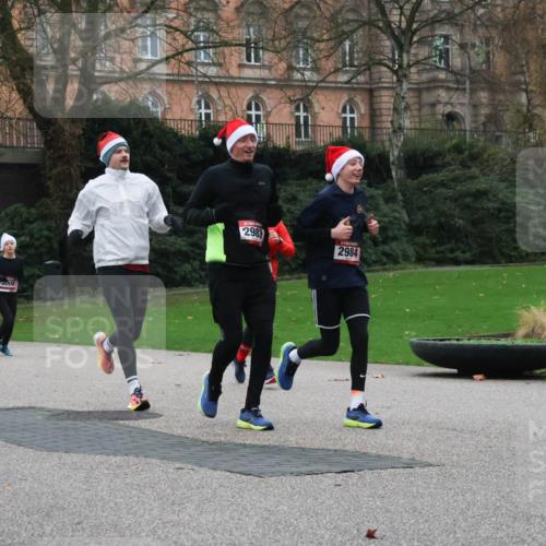 08.12.2024 - St. Pauli X-Mass-Run No. 14 Strokosch-Dieckow http://msf.ph/oto/7505494 08.12.2024 09:40:24 Laufen 3007, 3008, 2983, 2984 meine-sportfotos.de