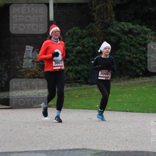 08.12.2024 - St. Pauli X-Mass-Run No. 14 Strokosch-Dieckow http://msf.ph/oto/7505500 08.12.2024 09:40:25 Laufen 3007, 3007, 3008 meine-sportfotos.de