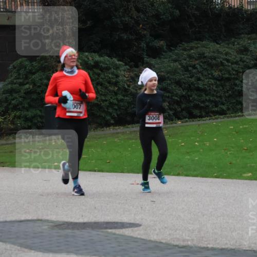08.12.2024 - St. Pauli X-Mass-Run No. 14 Strokosch-Dieckow http://msf.ph/oto/7505509 08.12.2024 09:40:26 Laufen 007, 3008 meine-sportfotos.de