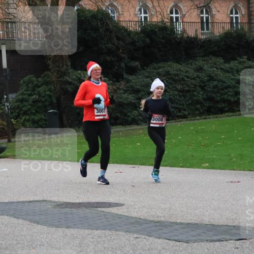 08.12.2024 - St. Pauli X-Mass-Run No. 14 Strokosch-Dieckow http://msf.ph/oto/7505514 08.12.2024 09:40:26 Laufen 29, 1874, 3007, 3008 meine-sportfotos.de