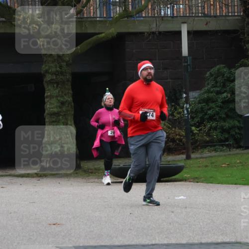 08.12.2024 - St. Pauli X-Mass-Run No. 14 Strokosch-Dieckow http://msf.ph/oto/7505516 08.12.2024 09:40:27 Laufen 23, 1393, 29, 574 meine-sportfotos.de