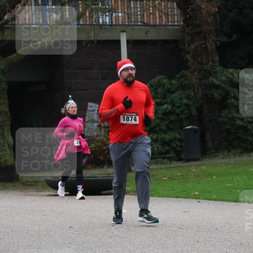 08.12.2024 - St. Pauli X-Mass-Run No. 14 Strokosch-Dieckow http://msf.ph/oto/7505522 08.12.2024 09:40:27 Laufen 65, 29, 1874 meine-sportfotos.de
