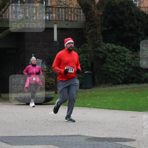 08.12.2024 - St. Pauli X-Mass-Run No. 14 Strokosch-Dieckow http://msf.ph/oto/7505524 08.12.2024 09:40:27 Laufen 1393, 29, 874 meine-sportfotos.de
