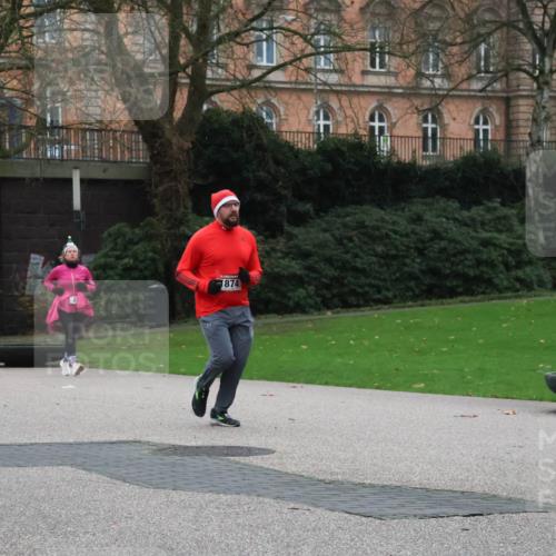 08.12.2024 - St. Pauli X-Mass-Run No. 14 Strokosch-Dieckow http://msf.ph/oto/7505531 08.12.2024 09:40:28 Laufen 874, 3007, 1393 meine-sportfotos.de