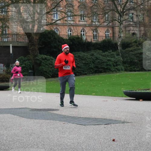 08.12.2024 - St. Pauli X-Mass-Run No. 14 Strokosch-Dieckow http://msf.ph/oto/7505536 08.12.2024 09:40:29 Laufen 1393, 1874, 3007 meine-sportfotos.de