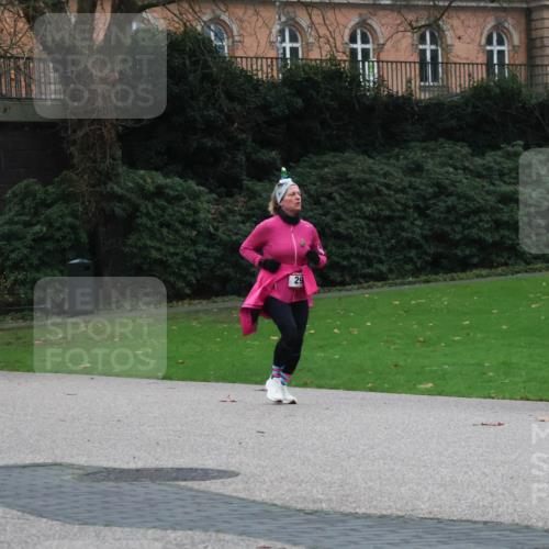 08.12.2024 - St. Pauli X-Mass-Run No. 14 Strokosch-Dieckow http://msf.ph/oto/7505553 08.12.2024 09:40:31 Laufen 1393, 29 meine-sportfotos.de