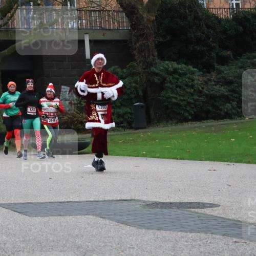 08.12.2024 - St. Pauli X-Mass-Run No. 14 Strokosch-Dieckow http://msf.ph/oto/7505557 08.12.2024 09:40:31 Laufen 174, 608, 123, 2948, 1393, 29 meine-sportfotos.de