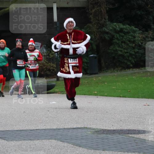 08.12.2024 - St. Pauli X-Mass-Run No. 14 Strokosch-Dieckow http://msf.ph/oto/7505560 08.12.2024 09:40:32 Laufen 123, 5081, 2948, 1393 meine-sportfotos.de
