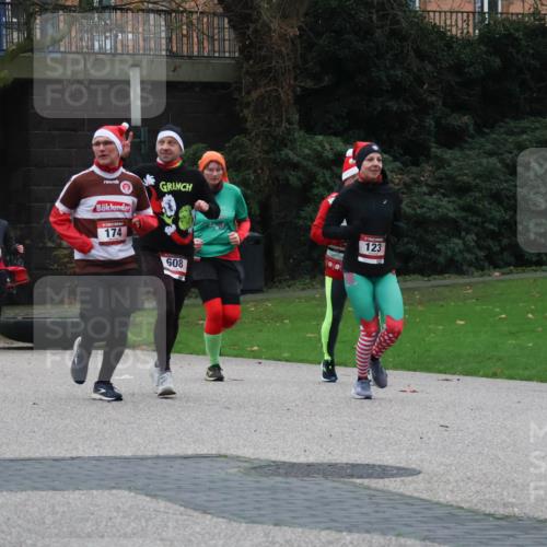 08.12.2024 - St. Pauli X-Mass-Run No. 14 Strokosch-Dieckow http://msf.ph/oto/7505578 08.12.2024 09:40:34 Laufen 604, 2696, 093, 174, 608, 123, 123 meine-sportfotos.de