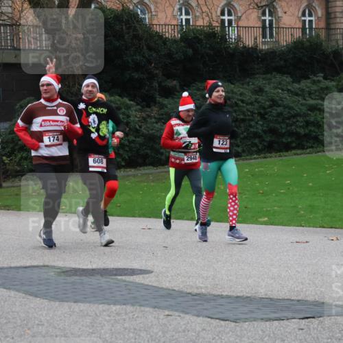08.12.2024 - St. Pauli X-Mass-Run No. 14 Strokosch-Dieckow http://msf.ph/oto/7505586 08.12.2024 09:40:35 Laufen 2696, 174, 608, 2948, 123, 123 meine-sportfotos.de
