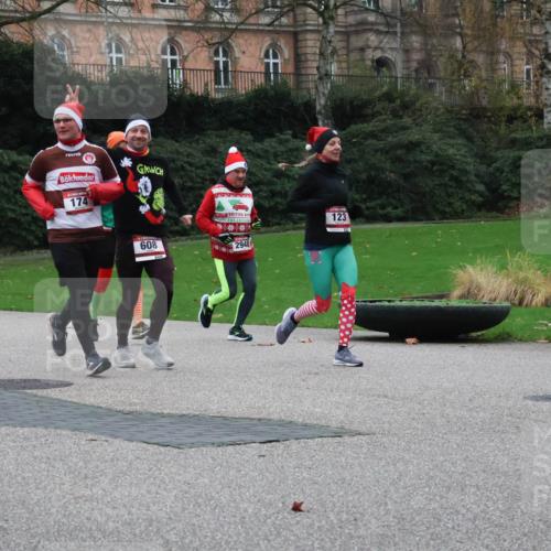 08.12.2024 - St. Pauli X-Mass-Run No. 14 Strokosch-Dieckow http://msf.ph/oto/7505594 08.12.2024 09:40:36 Laufen 174, 2696, 123, 608, 2948 meine-sportfotos.de