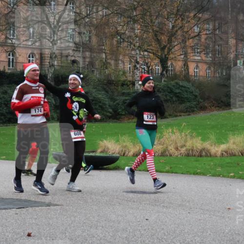 08.12.2024 - St. Pauli X-Mass-Run No. 14 Strokosch-Dieckow http://msf.ph/oto/7505602 08.12.2024 09:40:37 Laufen 174, 123, 123, 608 meine-sportfotos.de