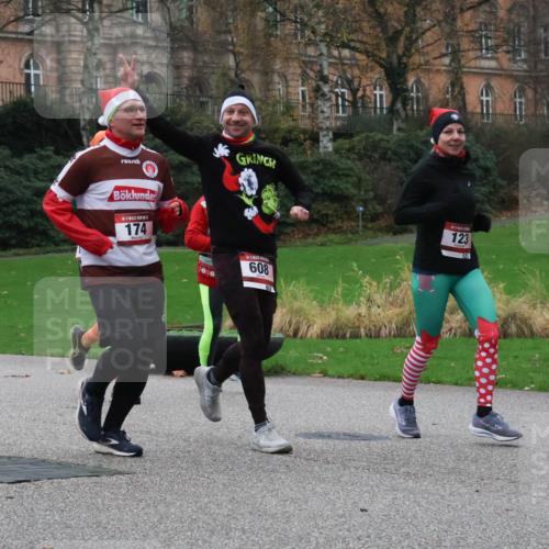 08.12.2024 - St. Pauli X-Mass-Run No. 14 Strokosch-Dieckow http://msf.ph/oto/7505604 08.12.2024 09:40:37 Laufen 174, 608, 123, 123 meine-sportfotos.de