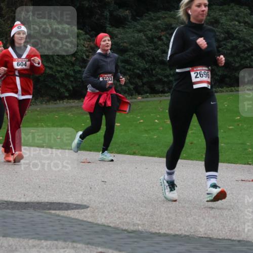 08.12.2024 - St. Pauli X-Mass-Run No. 14 Strokosch-Dieckow http://msf.ph/oto/7505607 08.12.2024 09:40:38 Laufen 609, 604, 2696, 2093 meine-sportfotos.de