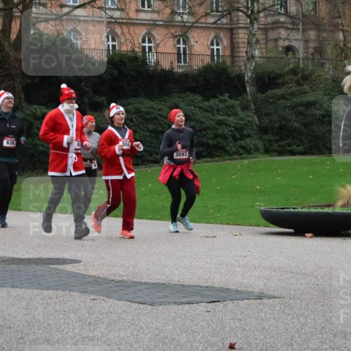 08.12.2024 - St. Pauli X-Mass-Run No. 14 Strokosch-Dieckow http://msf.ph/oto/7505615 08.12.2024 09:40:39 Laufen 630, 504, 3093, 2696 meine-sportfotos.de