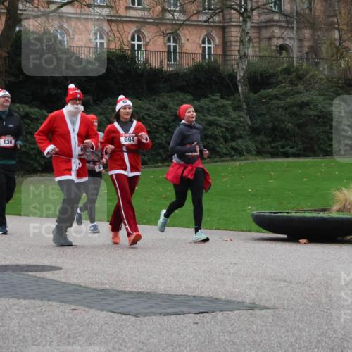 08.12.2024 - St. Pauli X-Mass-Run No. 14 Strokosch-Dieckow http://msf.ph/oto/7505618 08.12.2024 09:40:39 Laufen 630, 604, 484, 26 meine-sportfotos.de