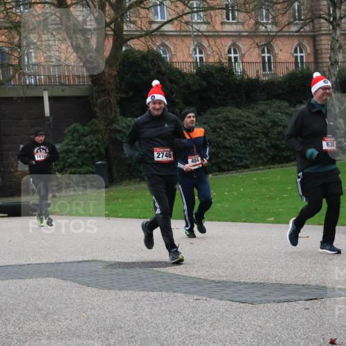 08.12.2024 - St. Pauli X-Mass-Run No. 14 Strokosch-Dieckow http://msf.ph/oto/7505634 08.12.2024 09:40:41 Laufen 3033, 177, 187, 2746, 484, 630, 6 meine-sportfotos.de
