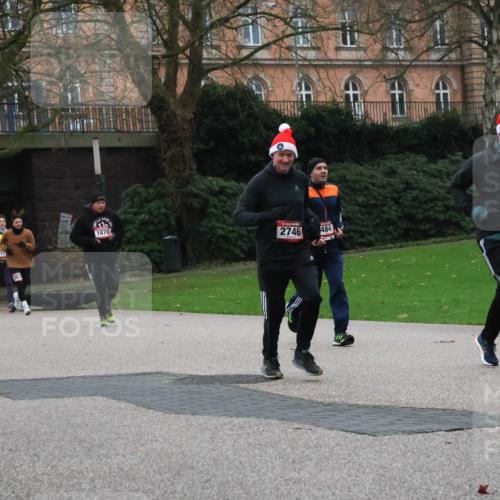 08.12.2024 - St. Pauli X-Mass-Run No. 14 Strokosch-Dieckow http://msf.ph/oto/7505638 08.12.2024 09:40:41 Laufen 624, 3033, 1870, 2746, 484, 630 meine-sportfotos.de