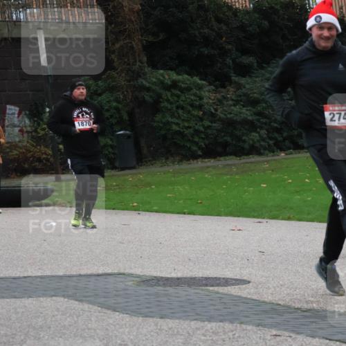 08.12.2024 - St. Pauli X-Mass-Run No. 14 Strokosch-Dieckow http://msf.ph/oto/7505641 08.12.2024 09:40:41 Laufen 1773, 3039, 1870, 2746 meine-sportfotos.de