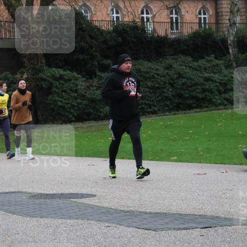 08.12.2024 - St. Pauli X-Mass-Run No. 14 Strokosch-Dieckow http://msf.ph/oto/7505653 08.12.2024 09:40:43 Laufen 3033, 303, 70 meine-sportfotos.de