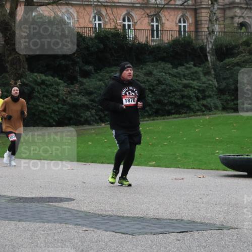 08.12.2024 - St. Pauli X-Mass-Run No. 14 Strokosch-Dieckow http://msf.ph/oto/7505654 08.12.2024 09:40:44 Laufen 21, 3033, 273, 1773, 1870, 303 meine-sportfotos.de