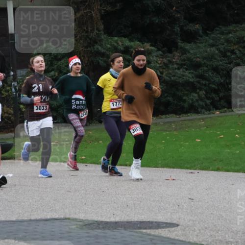 08.12.2024 - St. Pauli X-Mass-Run No. 14 Strokosch-Dieckow http://msf.ph/oto/7505658 08.12.2024 09:40:44 Laufen 624, 21, 3033, 1773, 2739, 303 meine-sportfotos.de